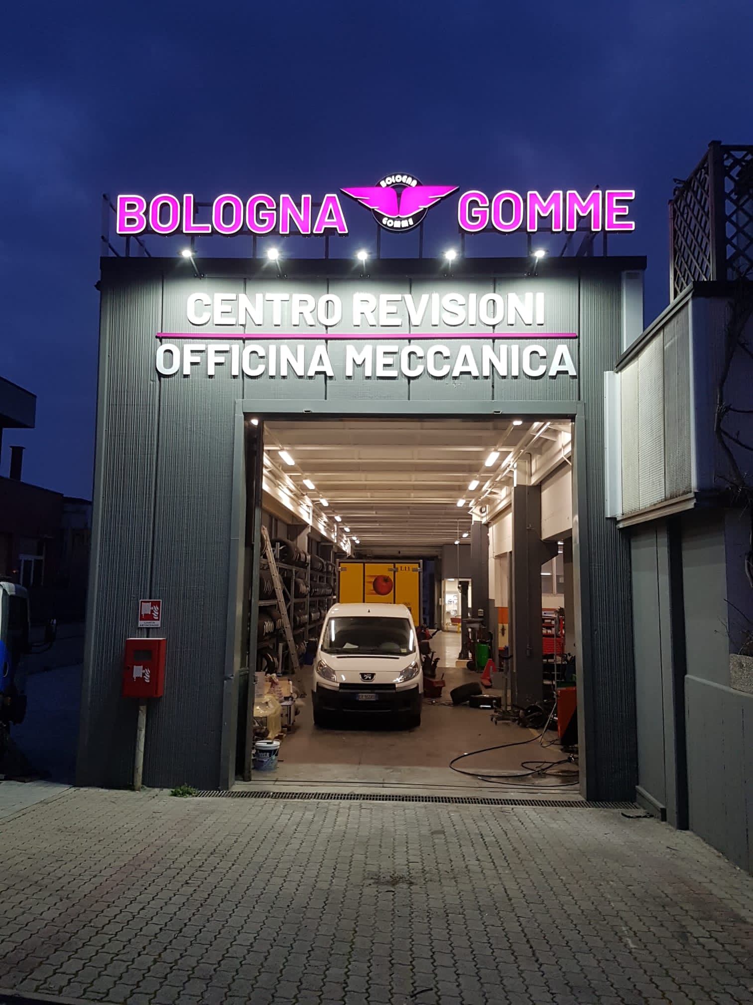 Insegna Bologna Gomme