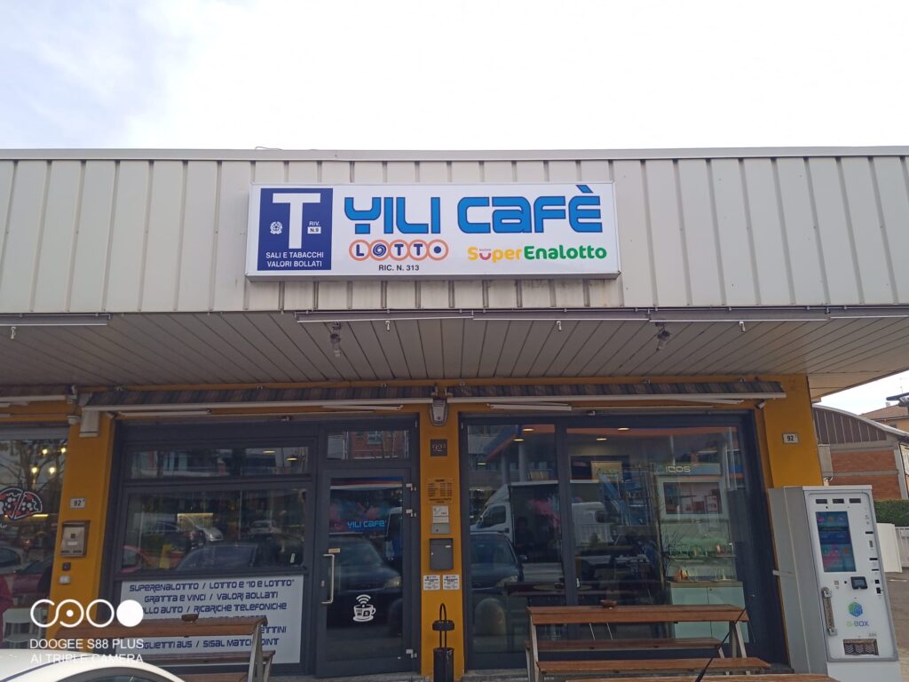 Insegna Yili Cafe